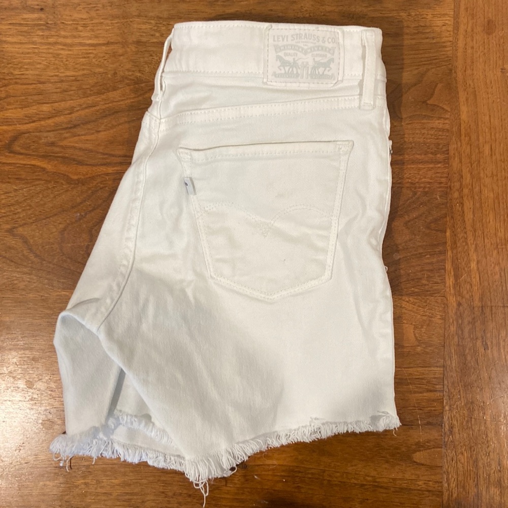 LEVI cutoff all white shorts!
